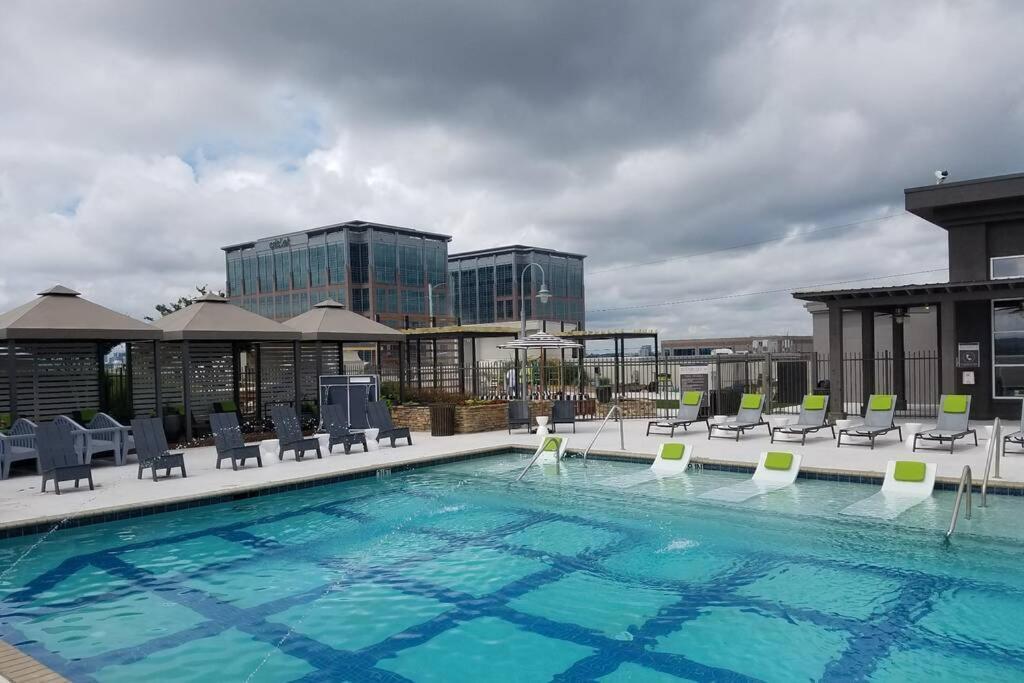 Buckhead Blue - Spacious 2 Bd 2ba - Private Balcony-rooftop- S13 Apartment Atlanta
