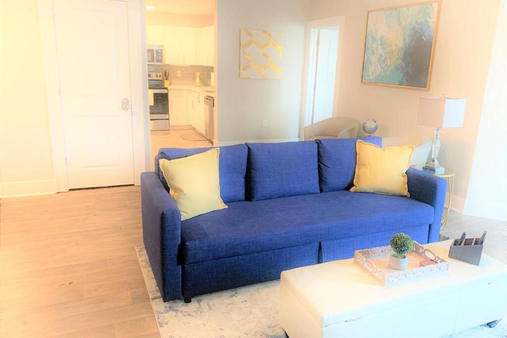 Buckhead Blue - Spacious 2 Bd 2ba - Private Balcony-rooftop- S13 Apartment