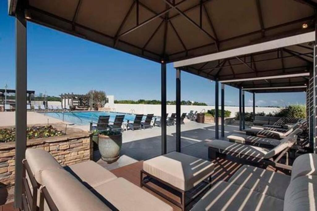 Buckhead Blue - Spacious 2 Bd 2ba - Private Balcony-rooftop- S13