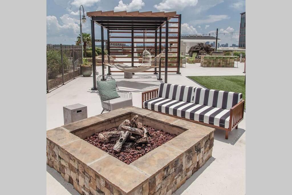 Apartment Buckhead Blue - Spacious 2 Bd 2ba - Private Balcony-rooftop- S13 *