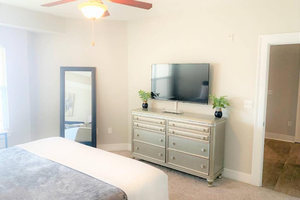 Apartment Buckhead Blue - Spacious 2 Bd 2ba - Private Balcony-rooftop- S13 Atlanta