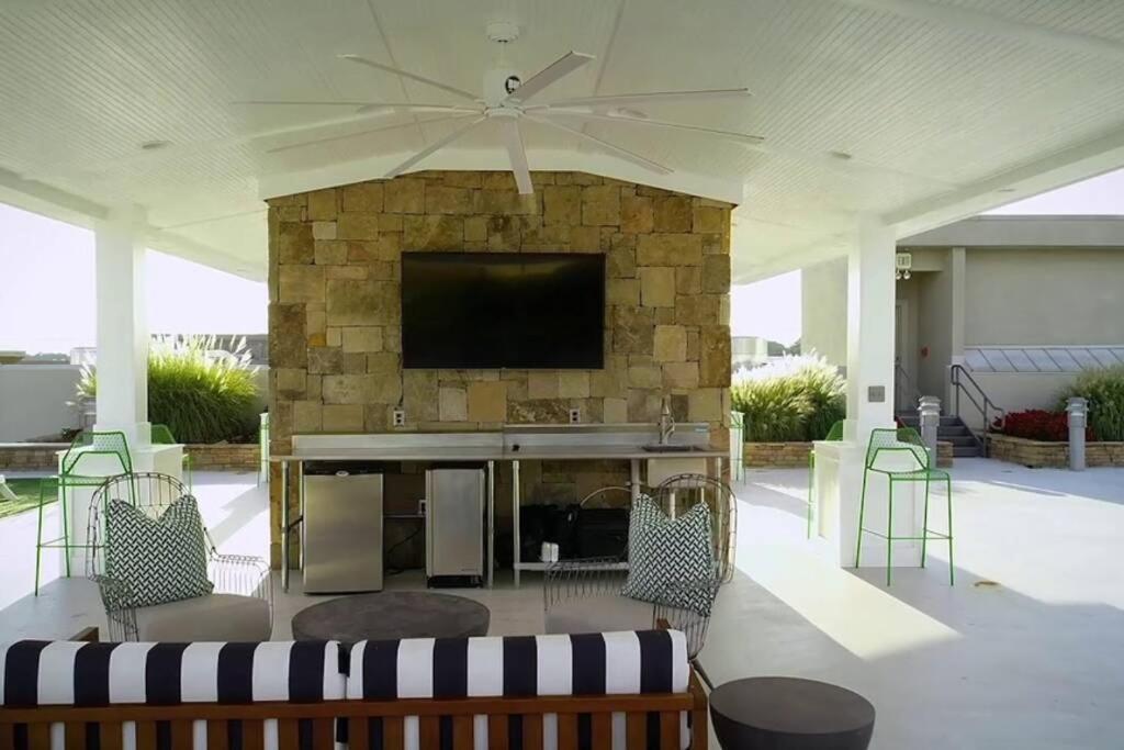 Apartment Buckhead Blue - Spacious 2 Bd 2ba - Private Balcony-rooftop- S13 Atlanta