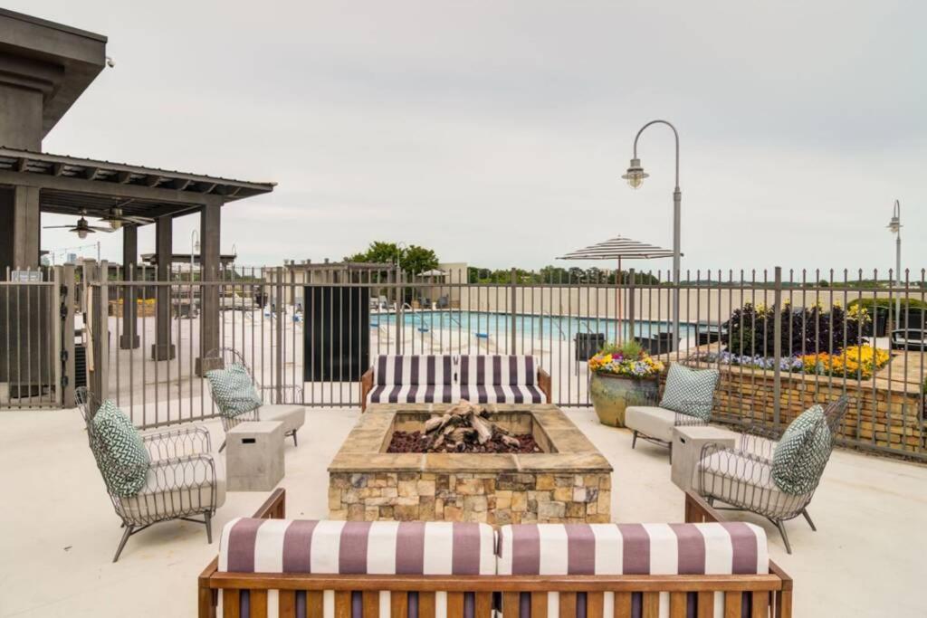 Apartment Buckhead Blue - Spacious 2 Bd 2ba - Private Balcony-rooftop- S13 Atlanta
