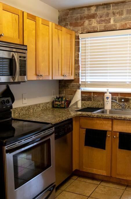 Apartment Entire Minutes From Downtown