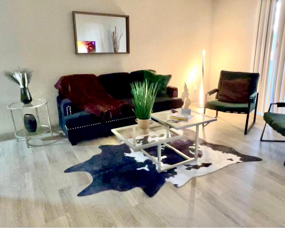 Modern Retreat By Braves Stadium