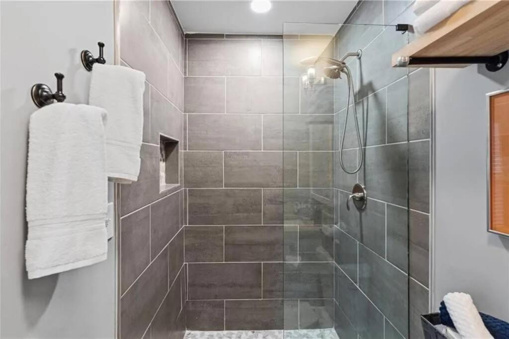The Scarlet Door: West Midtown Holiday home