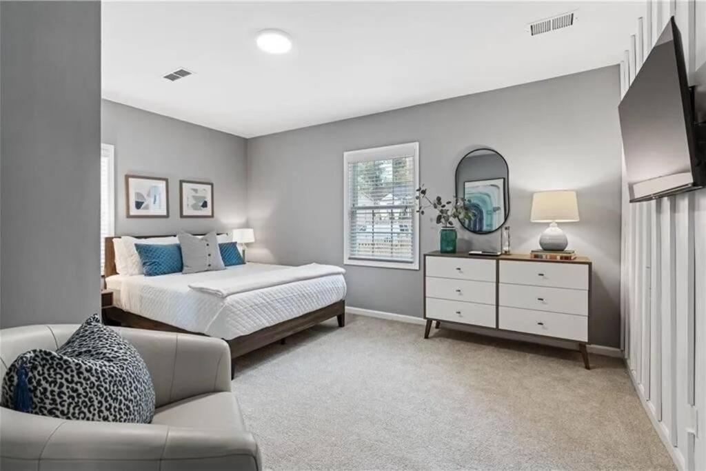 Holiday home The Scarlet Door: West Midtown