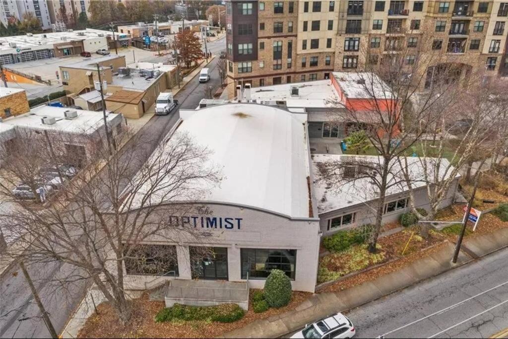 The Scarlet Door: West Midtown Holiday home