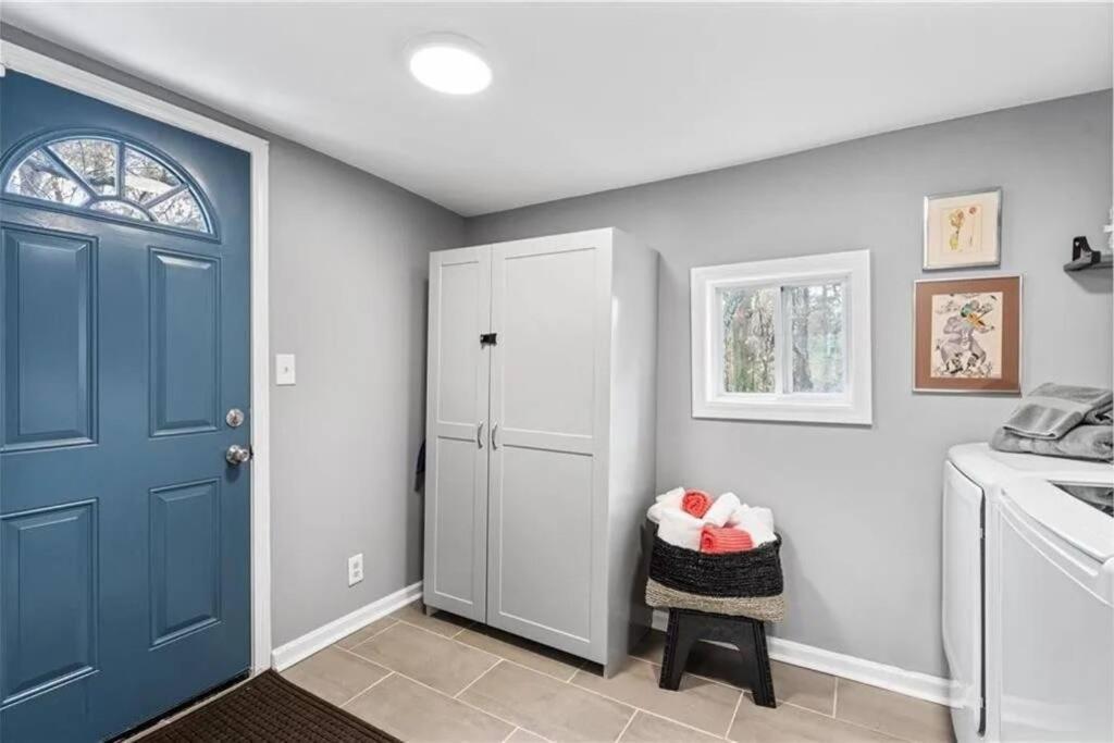 The Scarlet Door: West Midtown Holiday home