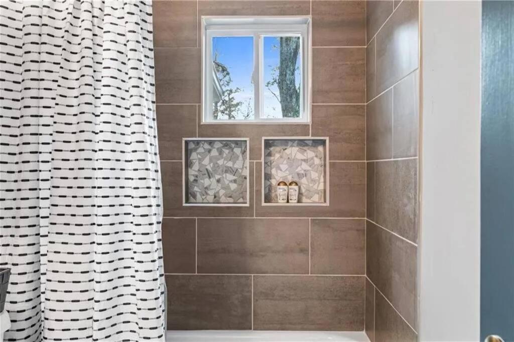 The Scarlet Door: West Midtown Holiday home Atlanta