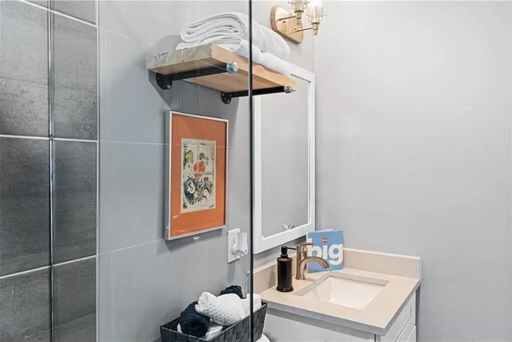 Holiday home The Scarlet Door: West Midtown