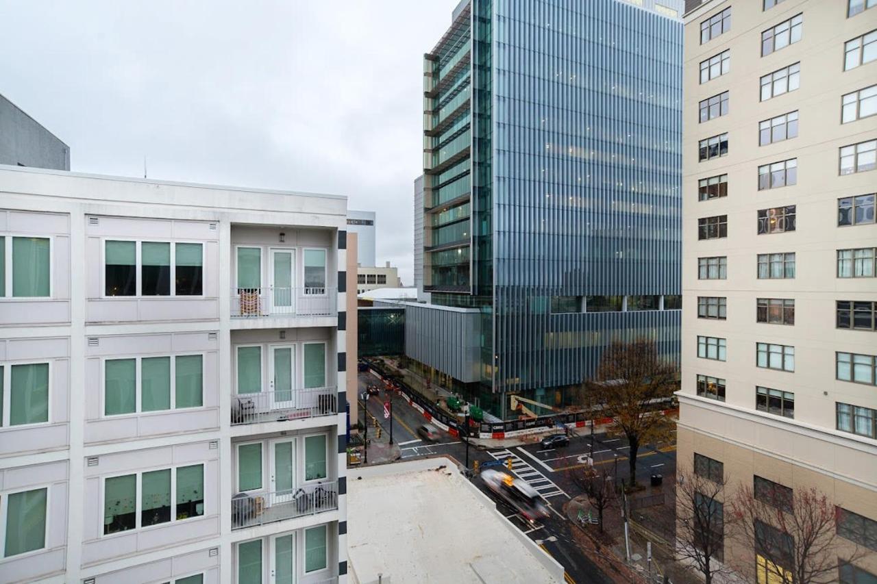 Stylish Living With Free Parking In Midtown *
