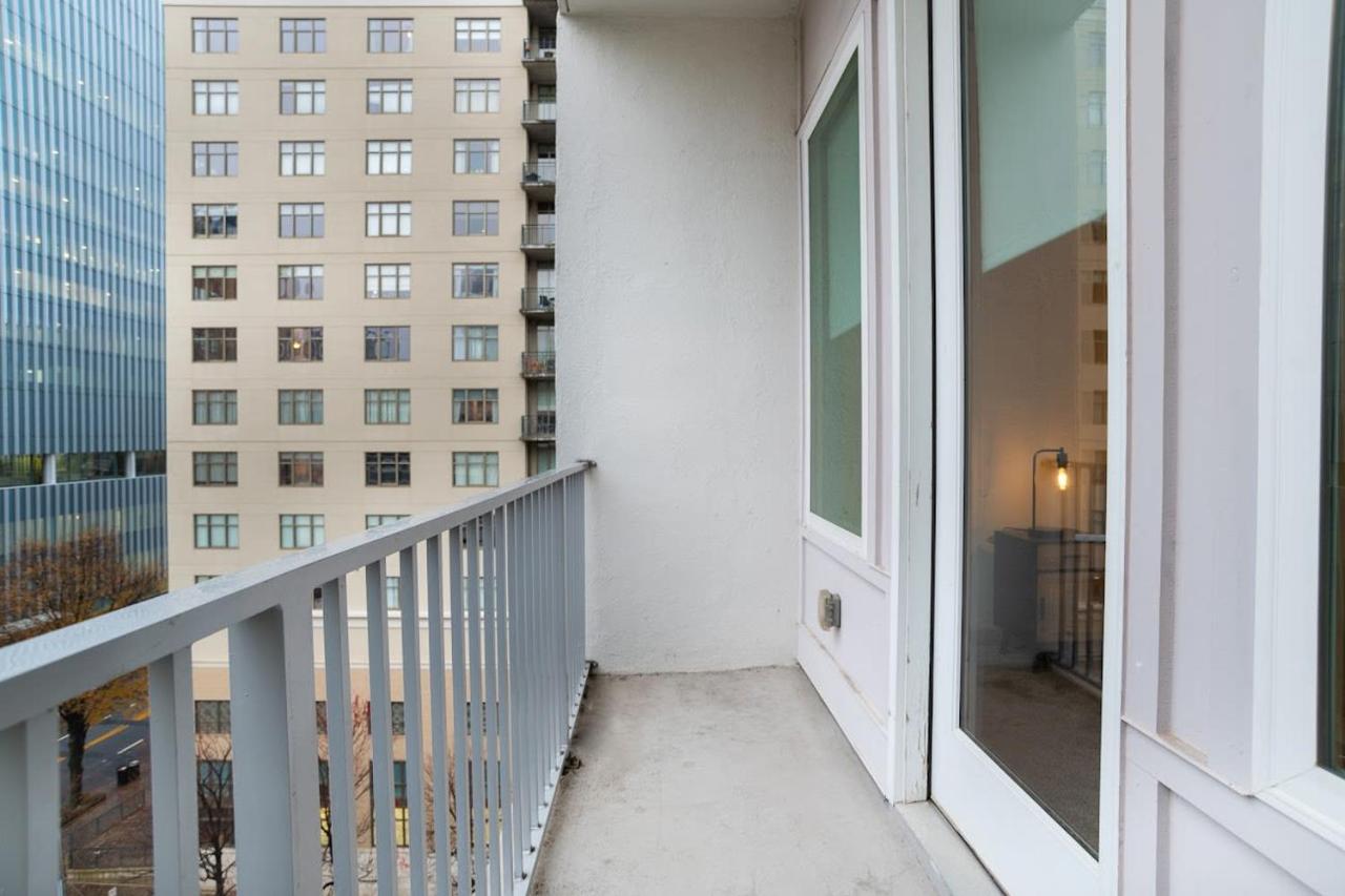 Apartment Stylish Living With Free Parking In Midtown Atlanta