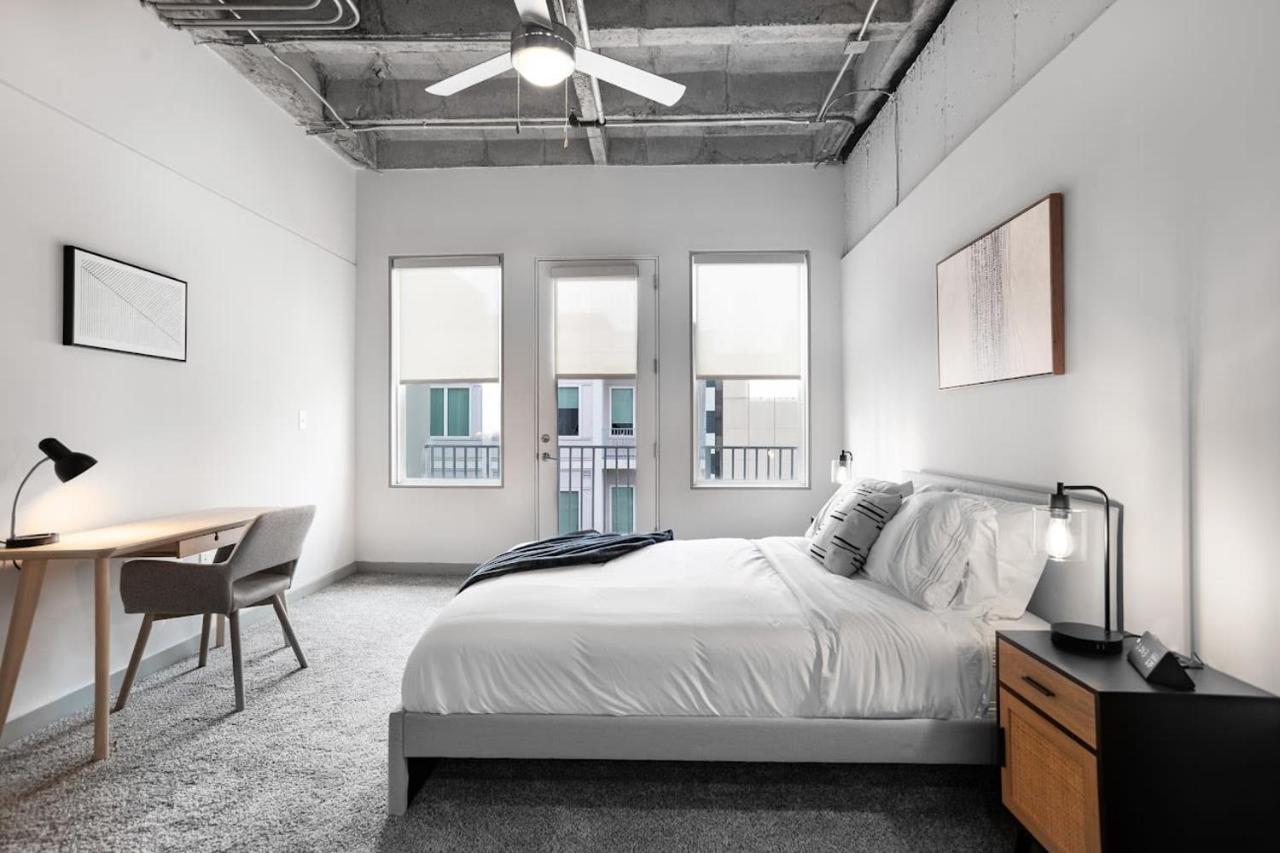 Stylish Living With Free Parking In Midtown Apartment *