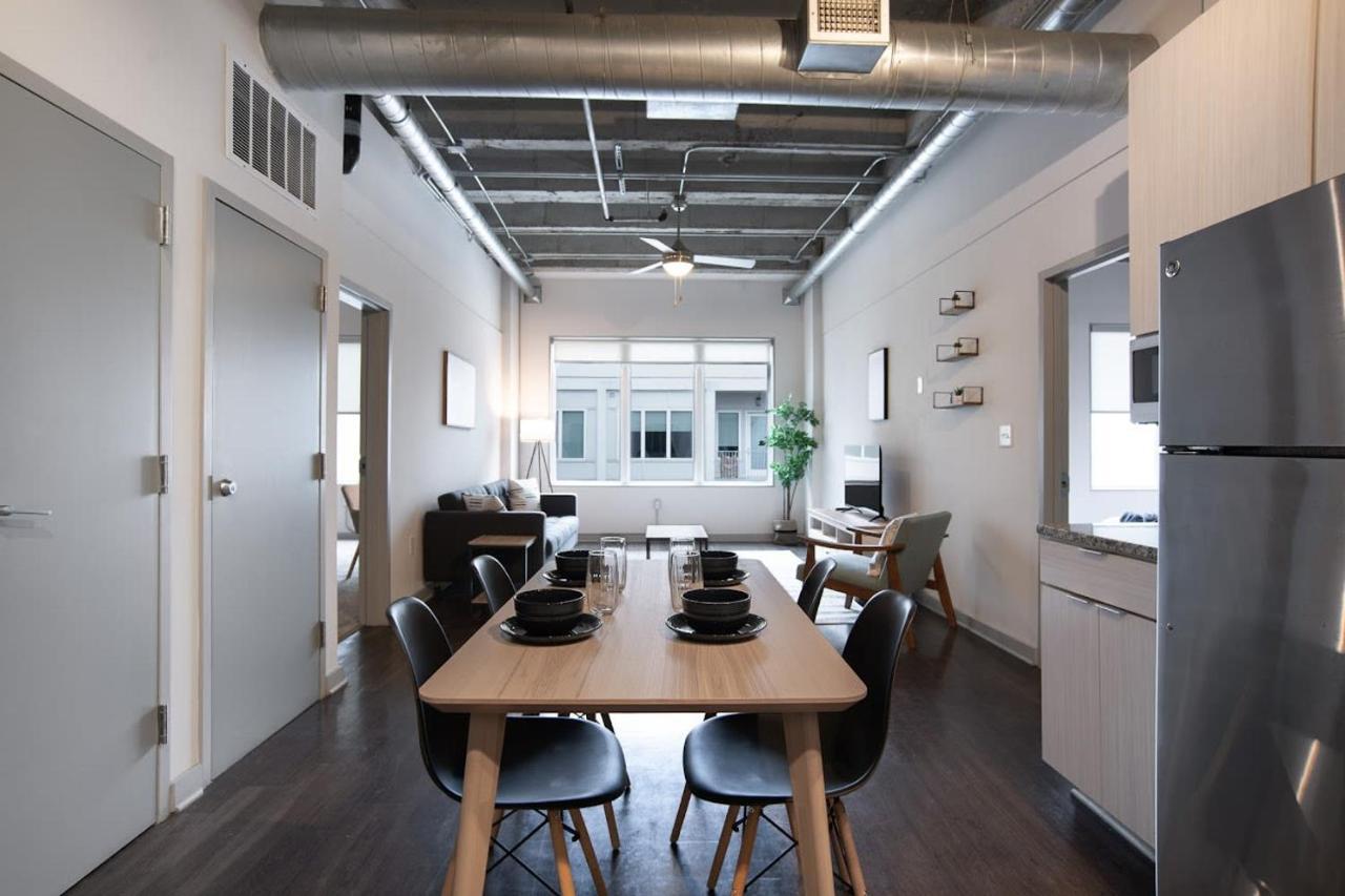 Stylish Living With Free Parking In Midtown Apartment *