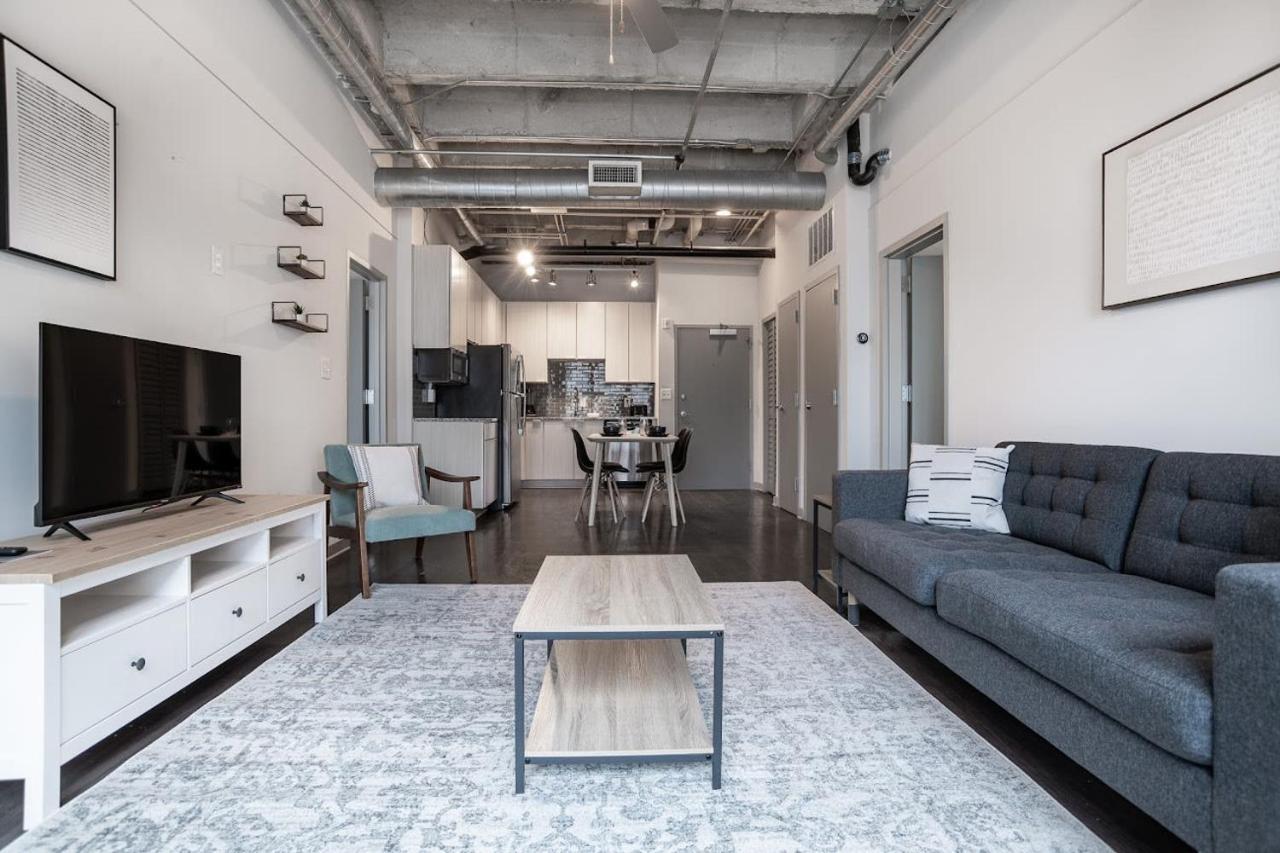 Stylish Living With Free Parking In Midtown