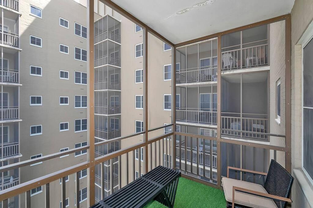 Apartment 21st Floor In The Center Of