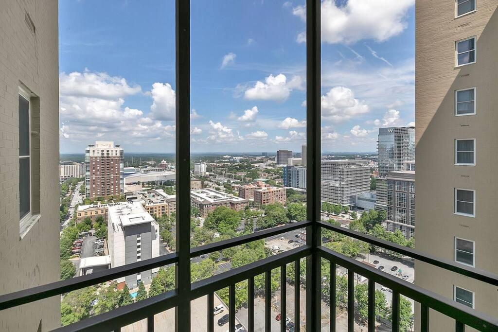 Apartment 21st Floor In The Center Of