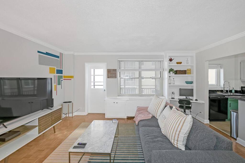 21st Floor In The Center Of Apartment