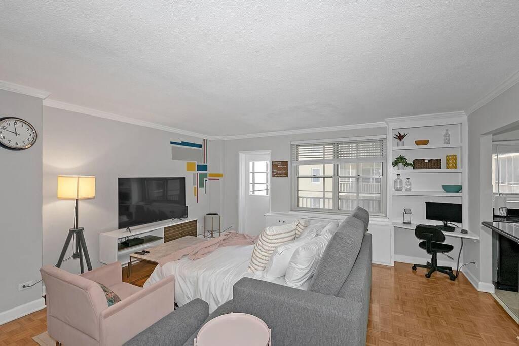 21st Floor In The Center Of Apartment *