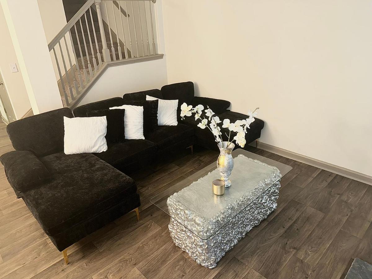 New Luxury Vinings Townhome * Atlanta