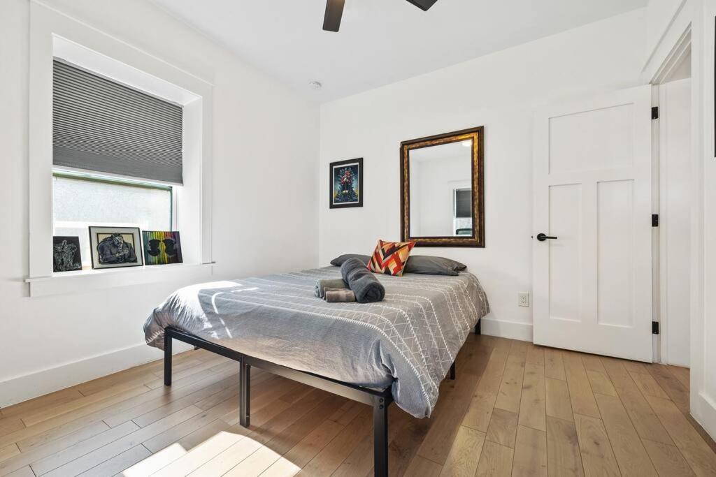 Holiday home 20% Off! King Bed, Soaking Tub, Super Fast Wi-fi *
