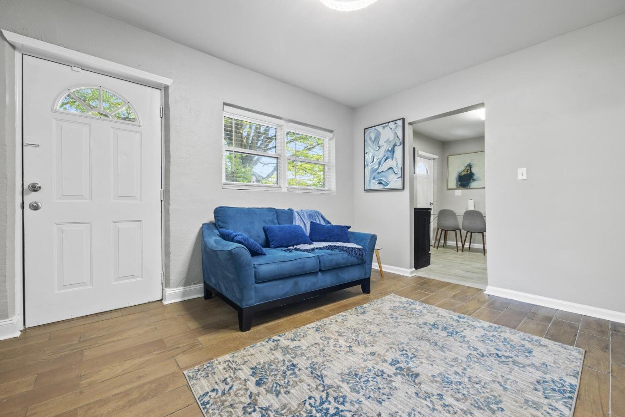 Relaxing 2br House With Parking *