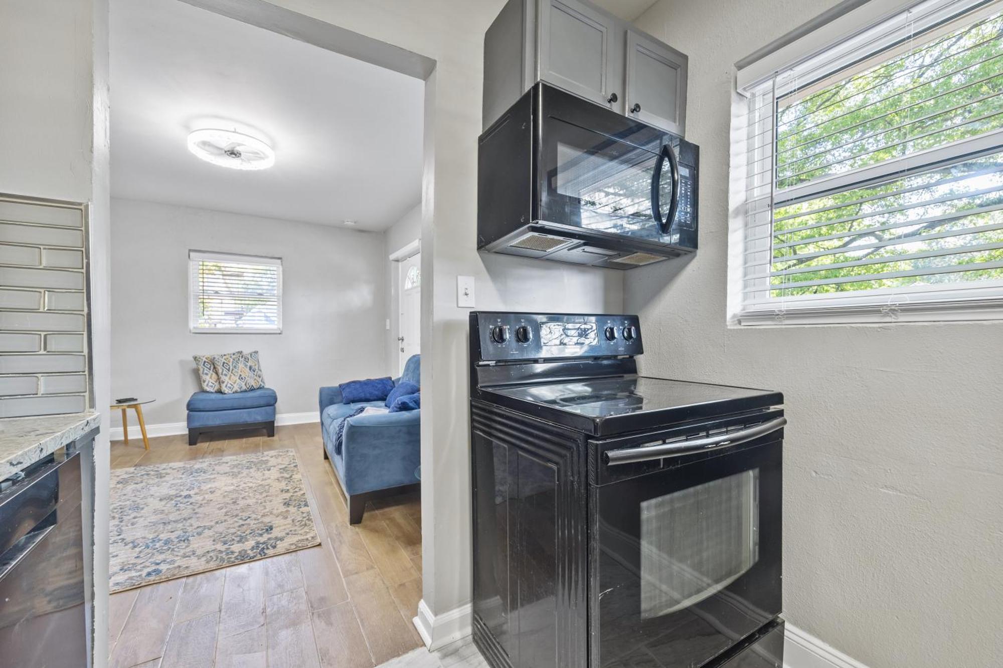 Relaxing 2br House With Parking *