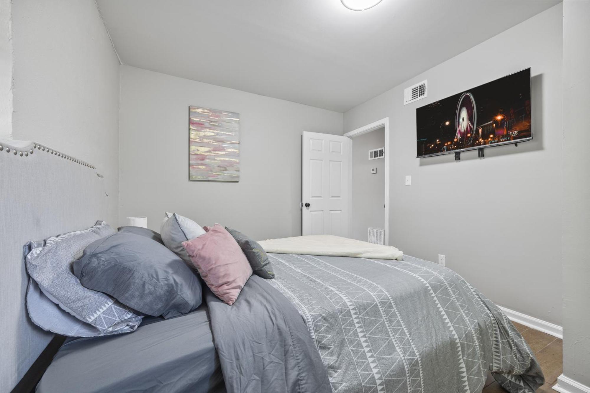 Relaxing 2br House With Parking