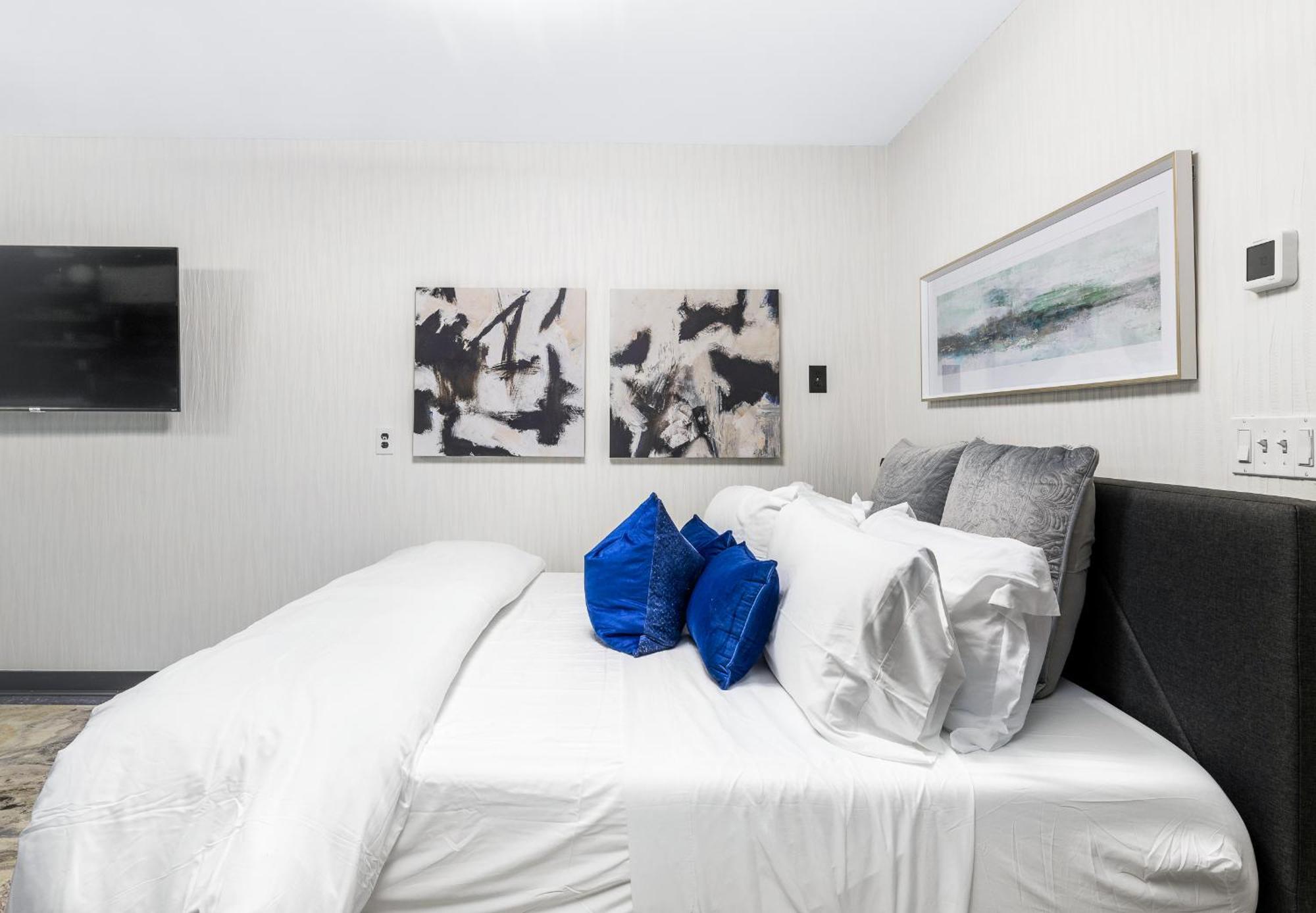 Hermetic Heart Of Midtown Semblance King Bed Studio Atlanta