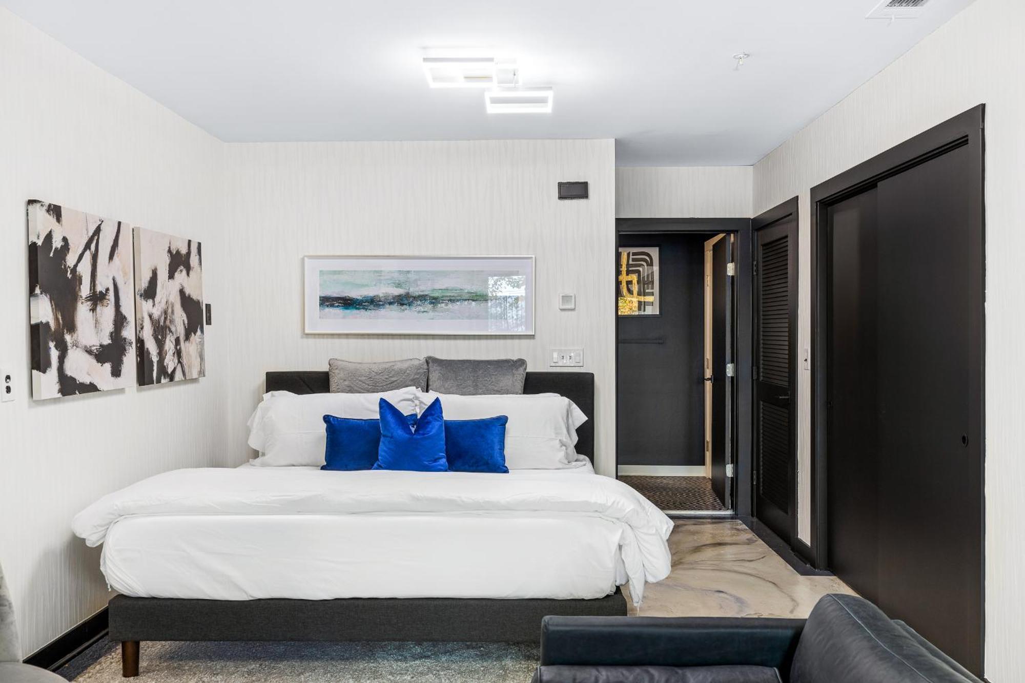 Hermetic Heart Of Midtown Semblance King Bed Studio Atlanta