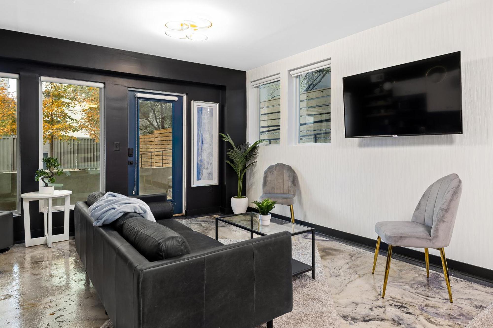 Hermetic Heart Of Midtown Semblance King Bed Studio Apartment *