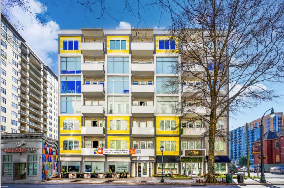Stylish Living With Free Parking In Midtown Apartment