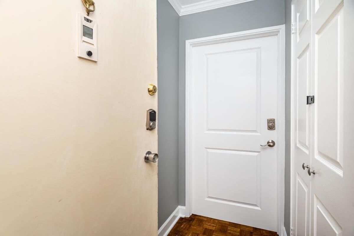 Holiday home Entire Condo! Downtown! 24 Concierge! Pt9b *
