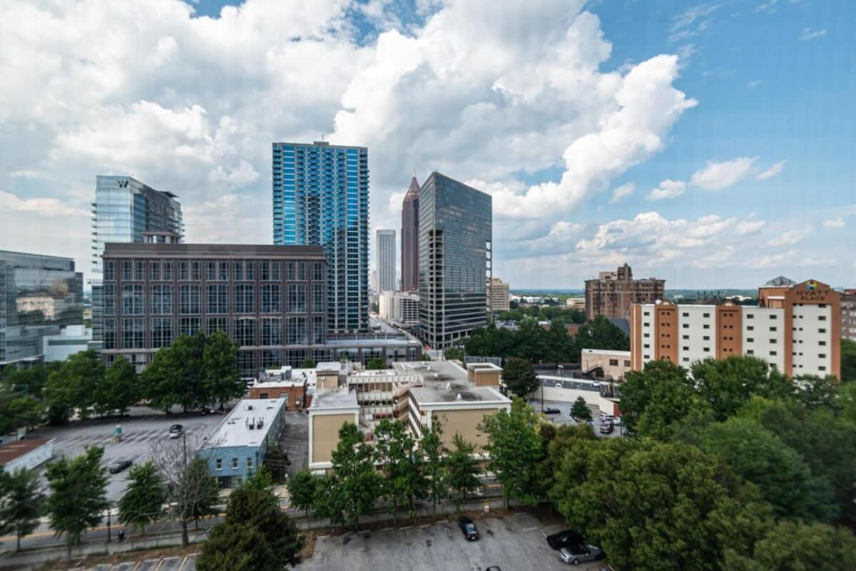 Holiday home Entire Condo! Downtown! 24 Concierge! Pt9b