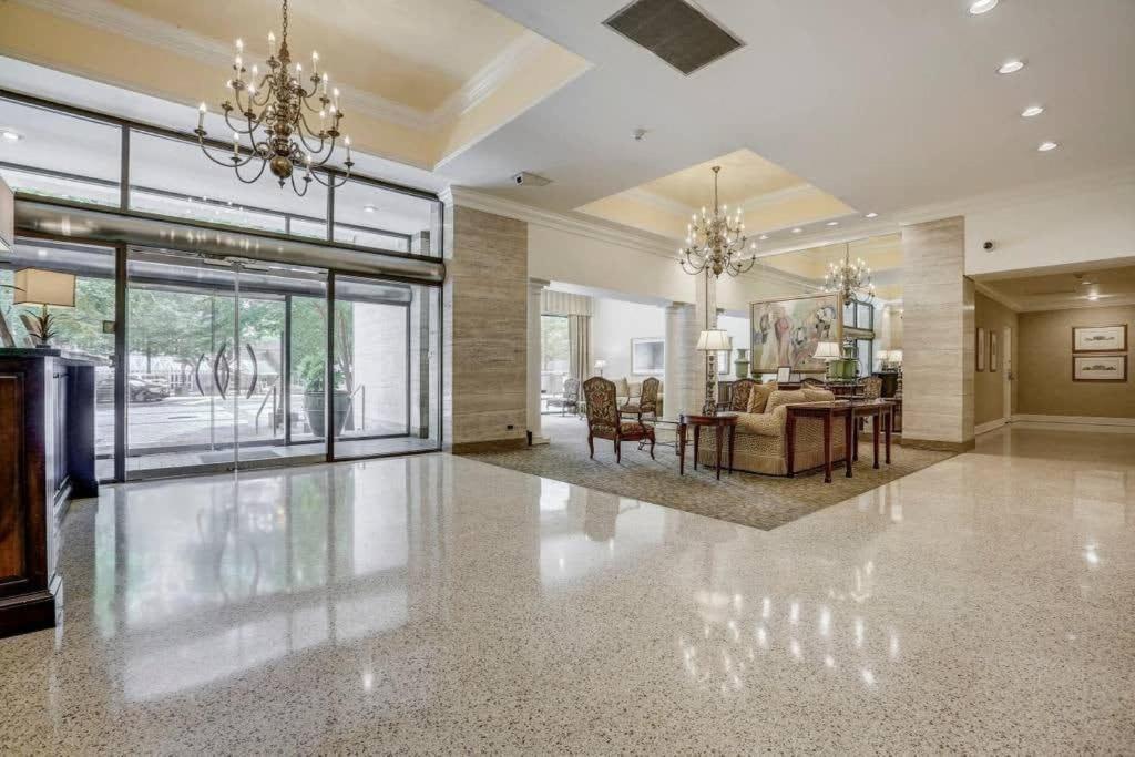 Holiday home Entire Condo! Downtown! 24 Concierge! Pt9b