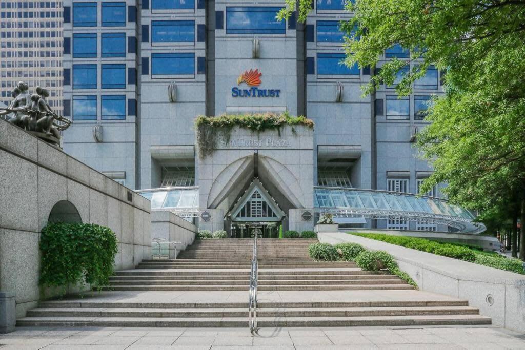 Holiday home Entire Condo! Downtown! 24 Concierge! Pt9b