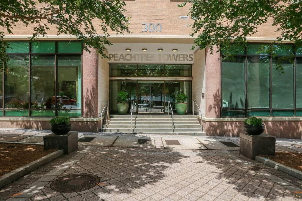Holiday home Entire Condo! Downtown! 24 Concierge! Pt9b *