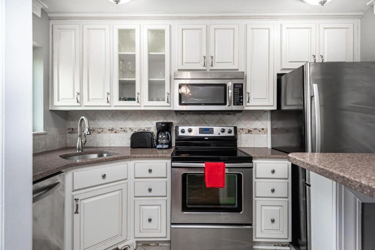 Holiday home Entire Condo! Downtown! 24 Concierge! Pt9b