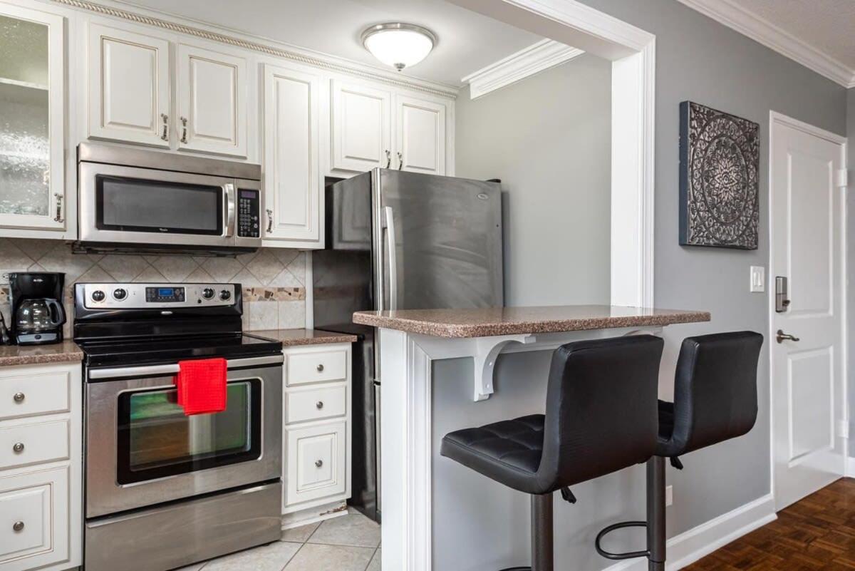 Holiday home Entire Condo! Downtown! 24 Concierge! Pt9b