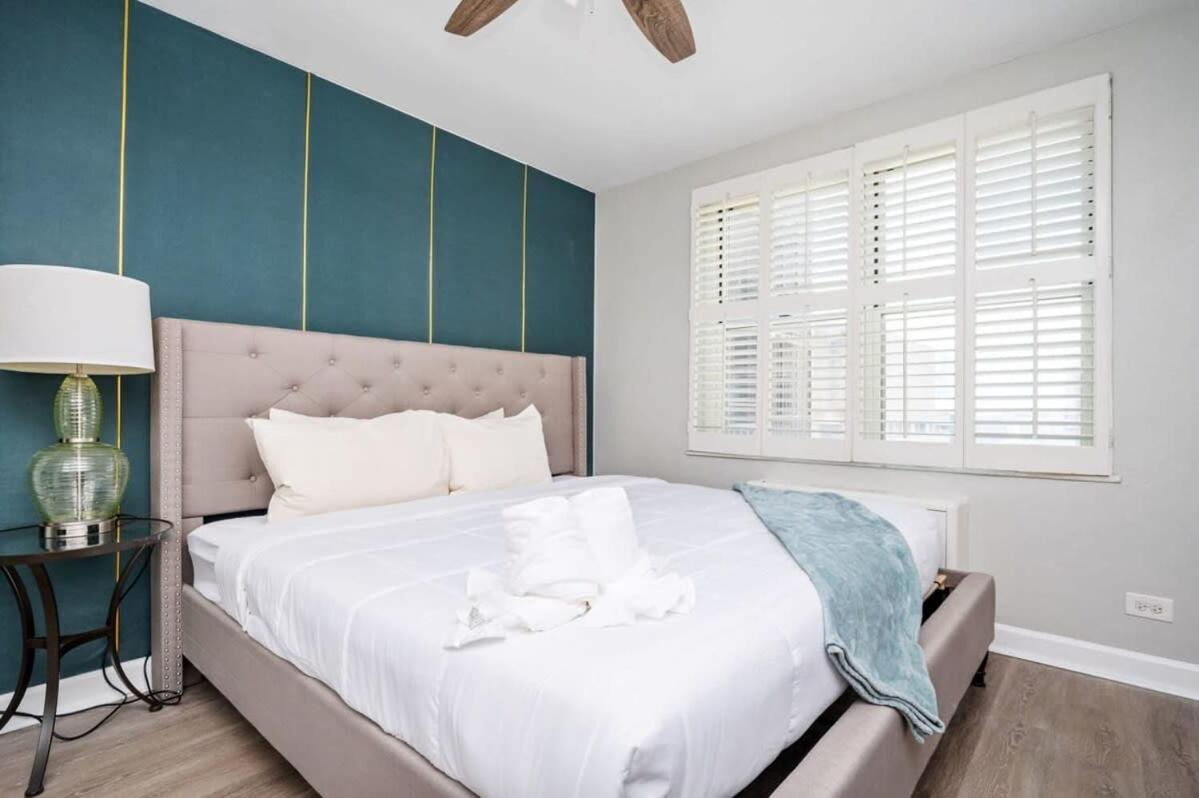 Downtown! Private Balcony! 24 Concierge! Pt11h