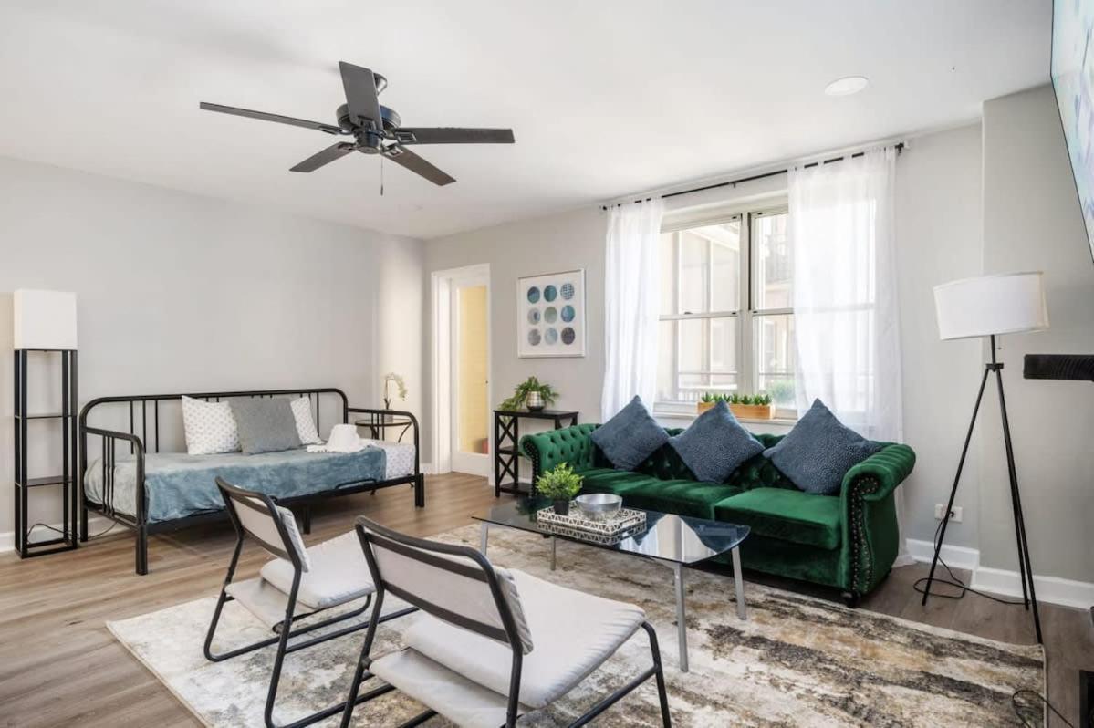 Downtown! Private Balcony! 24 Concierge! Pt11h Atlanta
