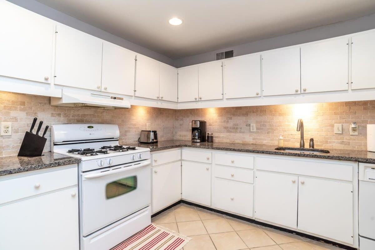 Holiday home Downtown 2bd Onsite Parking View Lm508 *