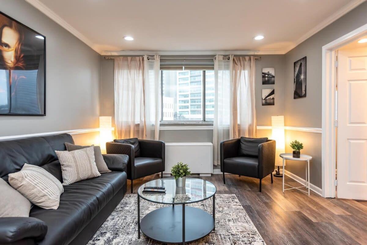 Downtown 2bd Onsite Parking View Lm508