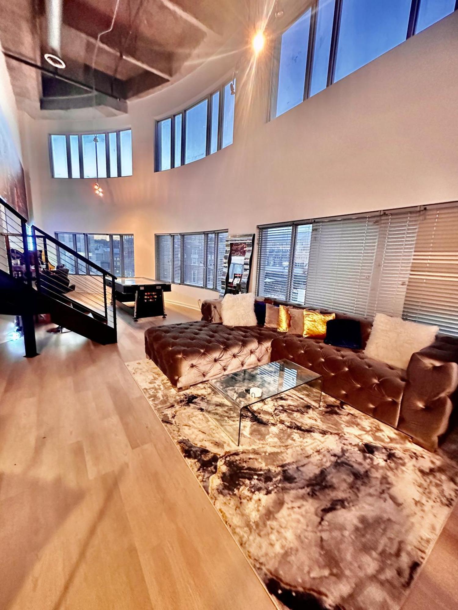 Grand 3br Loft In Atlantic Station Apartment *