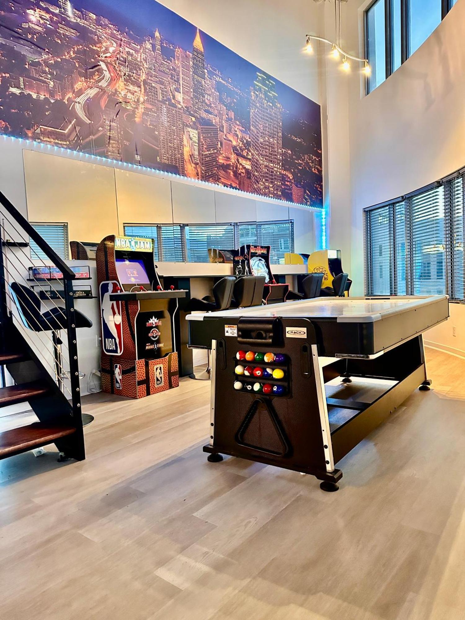 Grand 3br Loft In Atlantic Station Atlanta