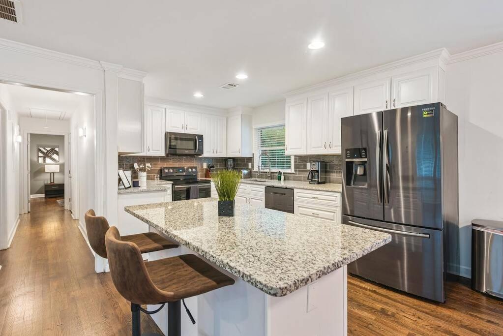 Dream Villa- Amazing Pool Secluded 2 Acres Holiday home Atlanta