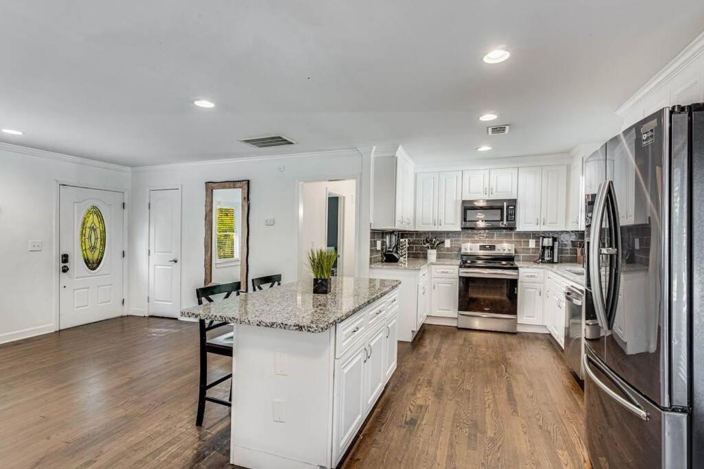 Dream Villa- Amazing Pool Secluded 2 Acres * Atlanta