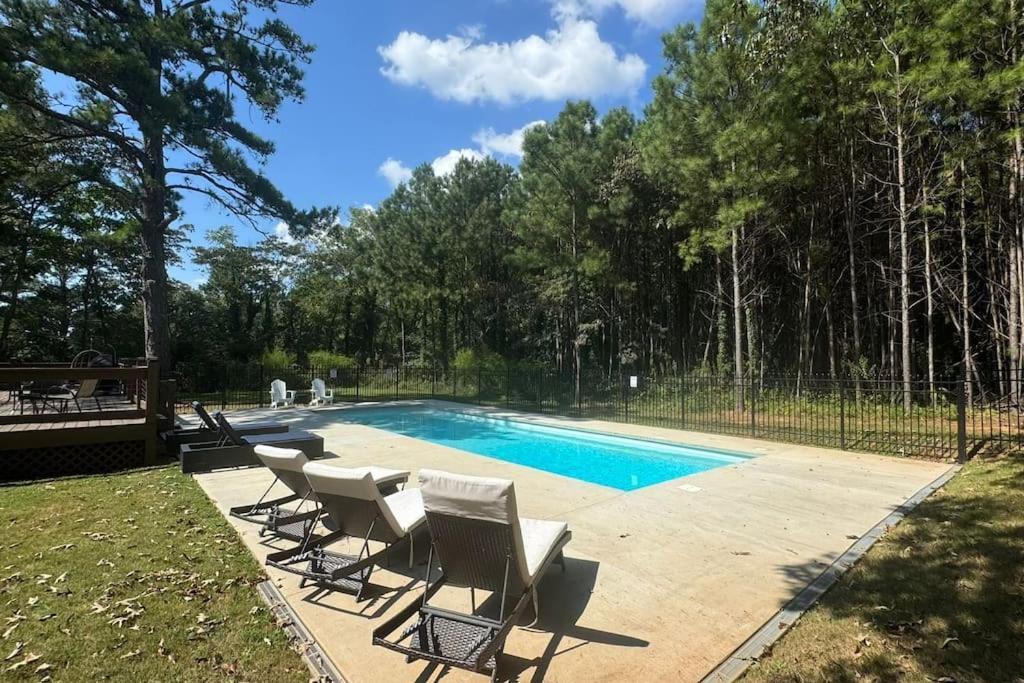 Dream Villa- Amazing Pool Secluded 2 Acres Holiday home Atlanta