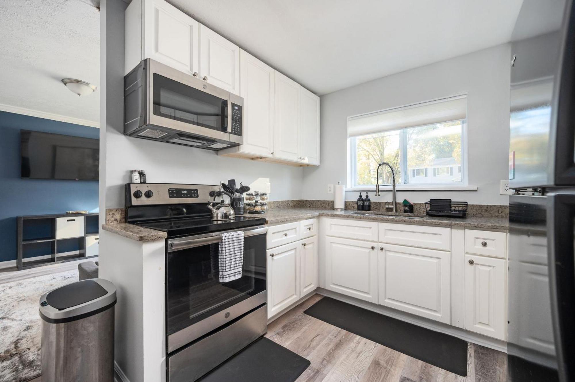 Quiet & Quaint Apartment, 5 Mins To Airport And 15 Mins To Downtown